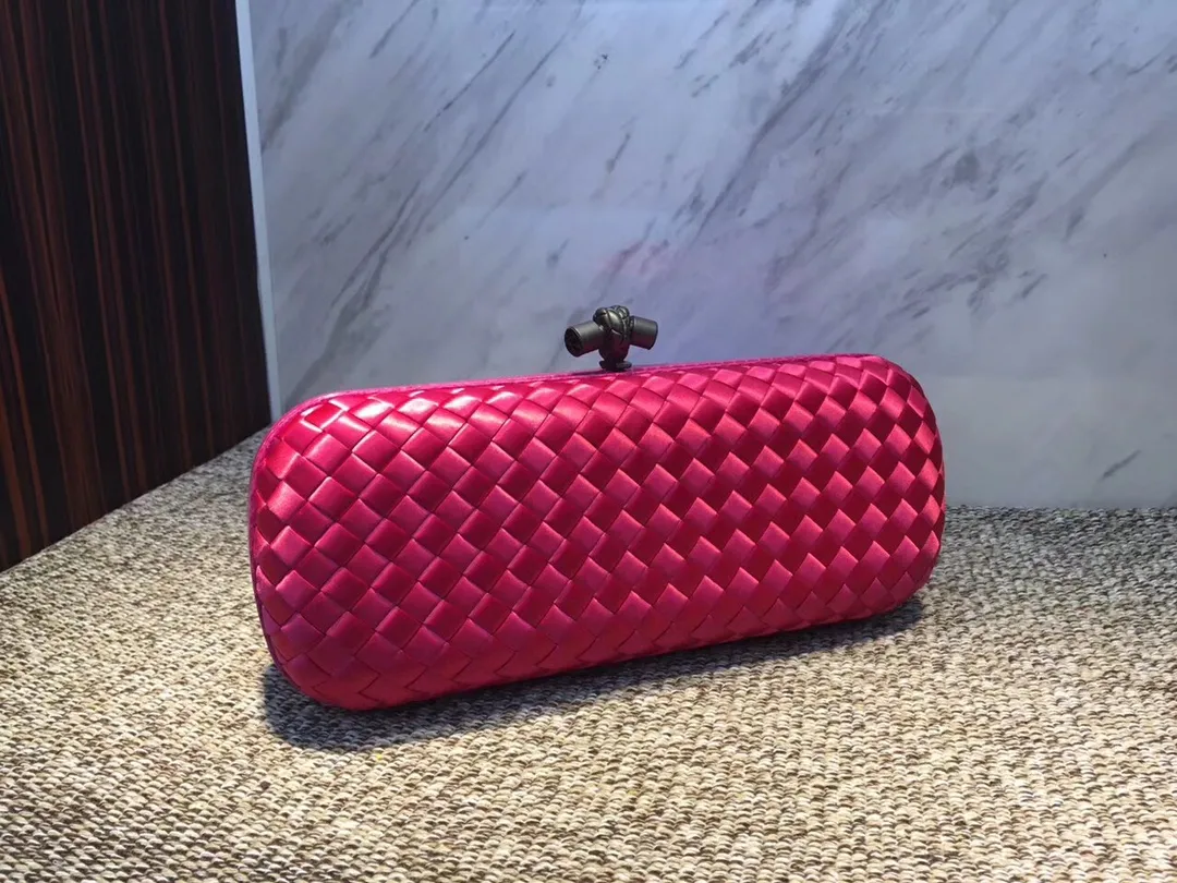 8651 Large Classic Dinner Bag ~~~Snake leather with ribbon ~~~Dense and slippery, not easy to fluff, can hold iPhones of all sizes! Size: 25cm*9.5cm*4cm